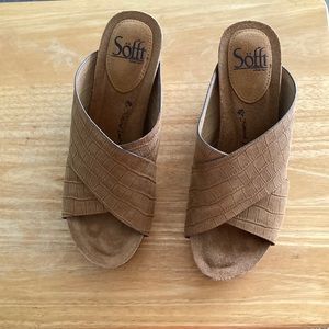 Beautiful soft padded cork soled leather upper tan sandals made by sofft